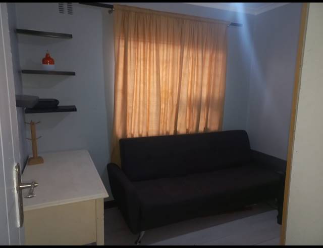 4 BEDROOM FREESTANDING FOR SALE IN LENTEGEUR